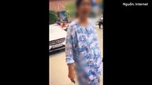 Người phụ nữ dùng búa đập liên tiếp phá nát xe xịn chắn trước nhà chỉ vì 'nó thách cô'