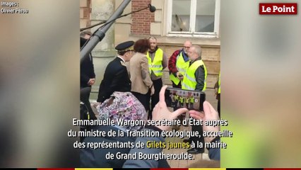 Tensions à Grand Bourgtheroulde en marge de la visite d'Emmanuel Macron