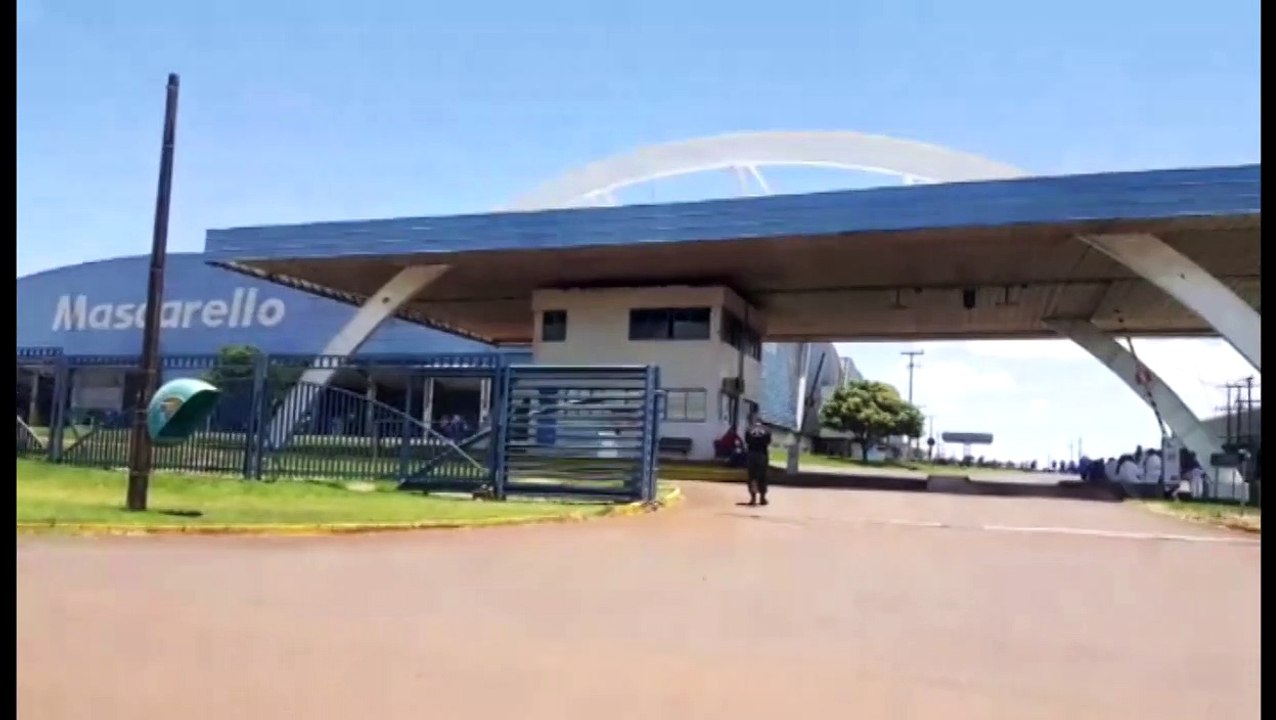 Incêndio é registrado em empresa e mobiliza equipes dos bombeiros