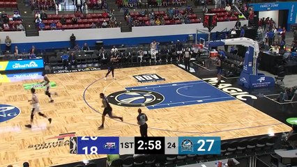 Isaiah Armwood skies for the big oop