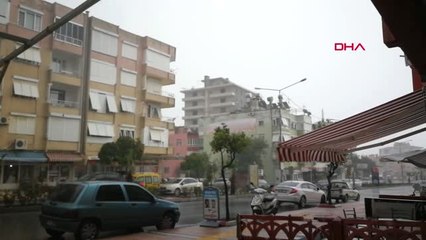 Mersin'de Şiddetli Fırtına Ağaçları Devirdi