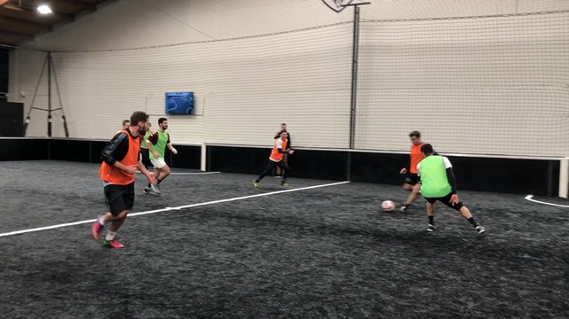 Des journalistes d’Angers en démonstration de futsal