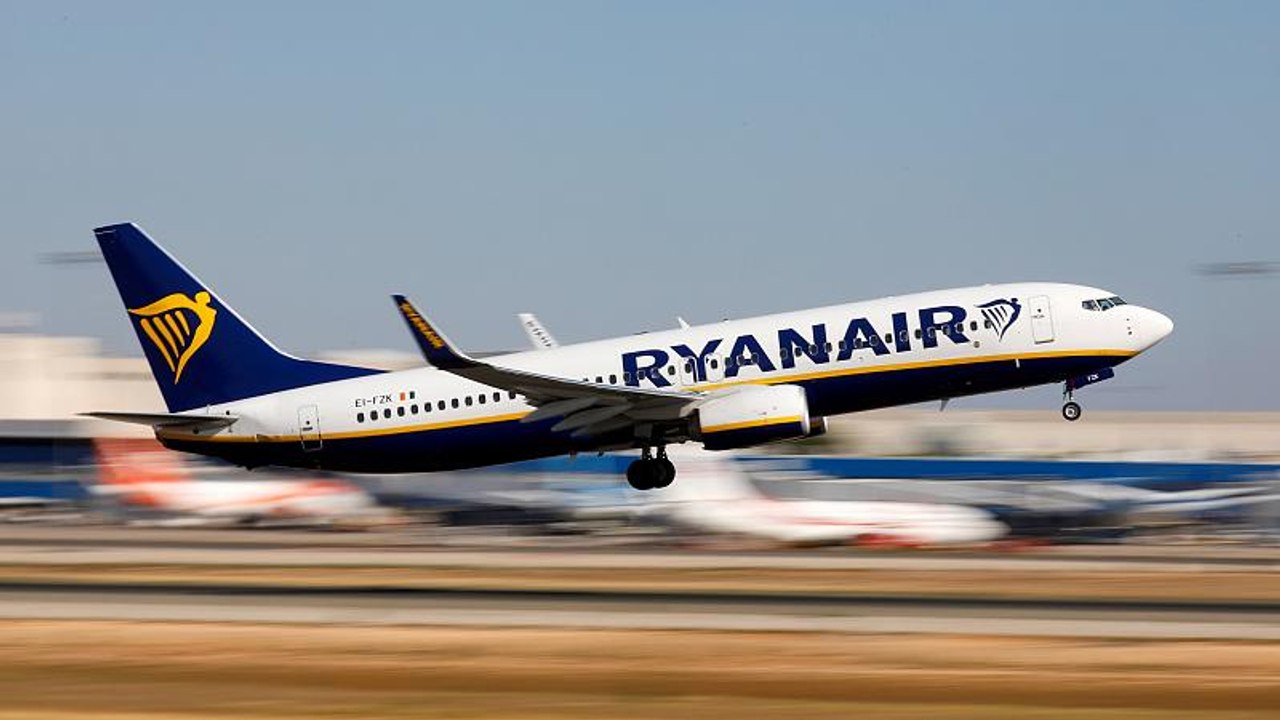 Η Ryanair σταματά τις πτήσεις Αθήνα – Θεσσαλονίκη
