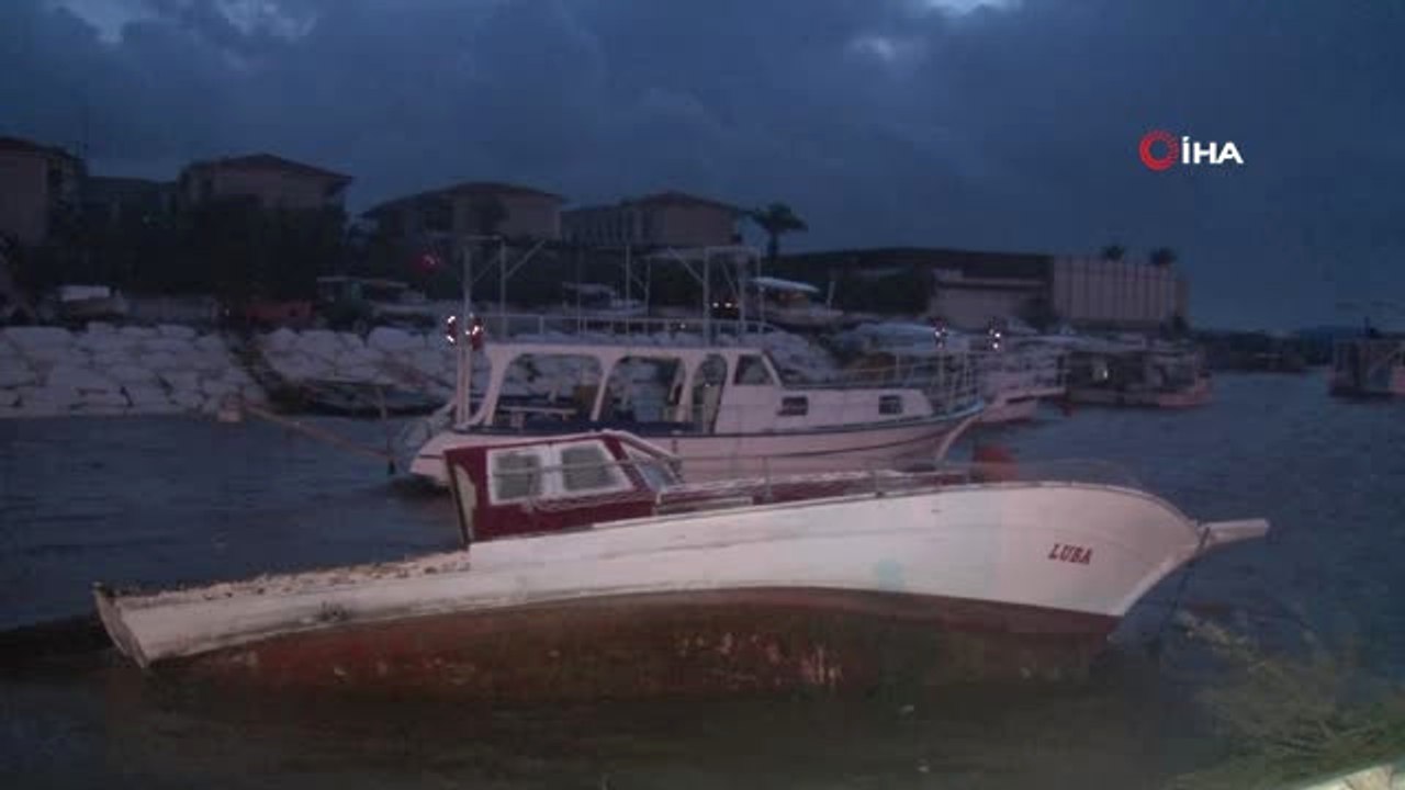 Antalya Kumluca'da Fırtına Sera Yıktı, Tekne Batırdı
