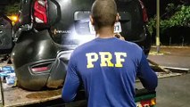 PRF apreende carro carregado com cigarros contrabandeados