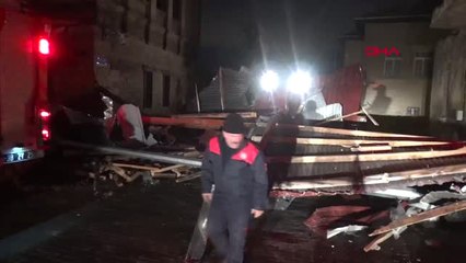 Kayseri'de Fırtına Çatıları Uçurdu