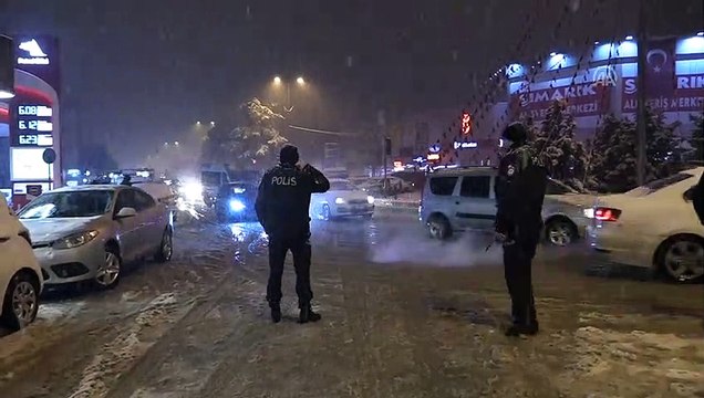 Yoğun kar yağışı ulaşımı aksattı - KARABÜK
