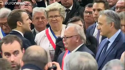 Macron: al via davanti a 600 sindaci il grande dibattito nazionale