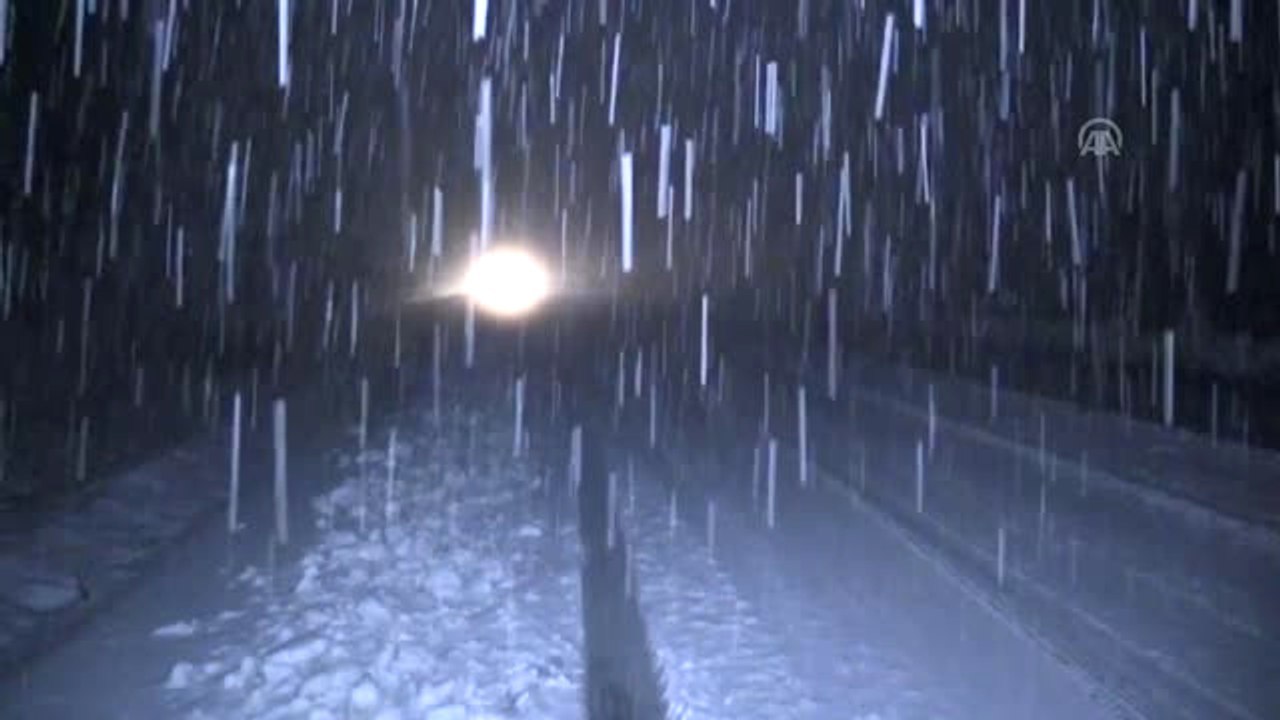 Kar Yağışı - Zonguldak-Ereğli Yolu Tır Geçişlerine Kapatıldı