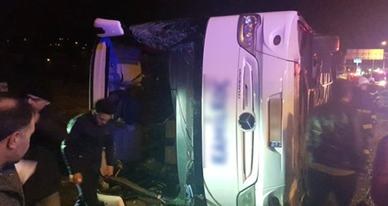 Kaygan Yolda Kontrolden Çıkan Yolcu Otobüsü Kaza Yaptı! Çok Sayıda Yaralı Var