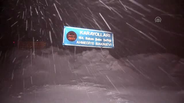 Erzincan'da Ulaşıma Kar ve Tipi Engeli