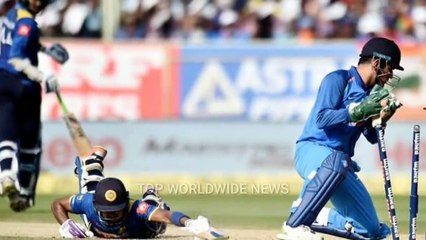 27.2 ओवर में धोनी ने की  बिजली से तेज स्टंपिंग, बना डाला ये विश्व रिकॉर्ड,