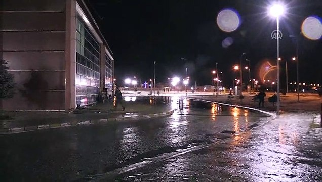 Erzincan'da otobüs terminalinin çatısı uçtu