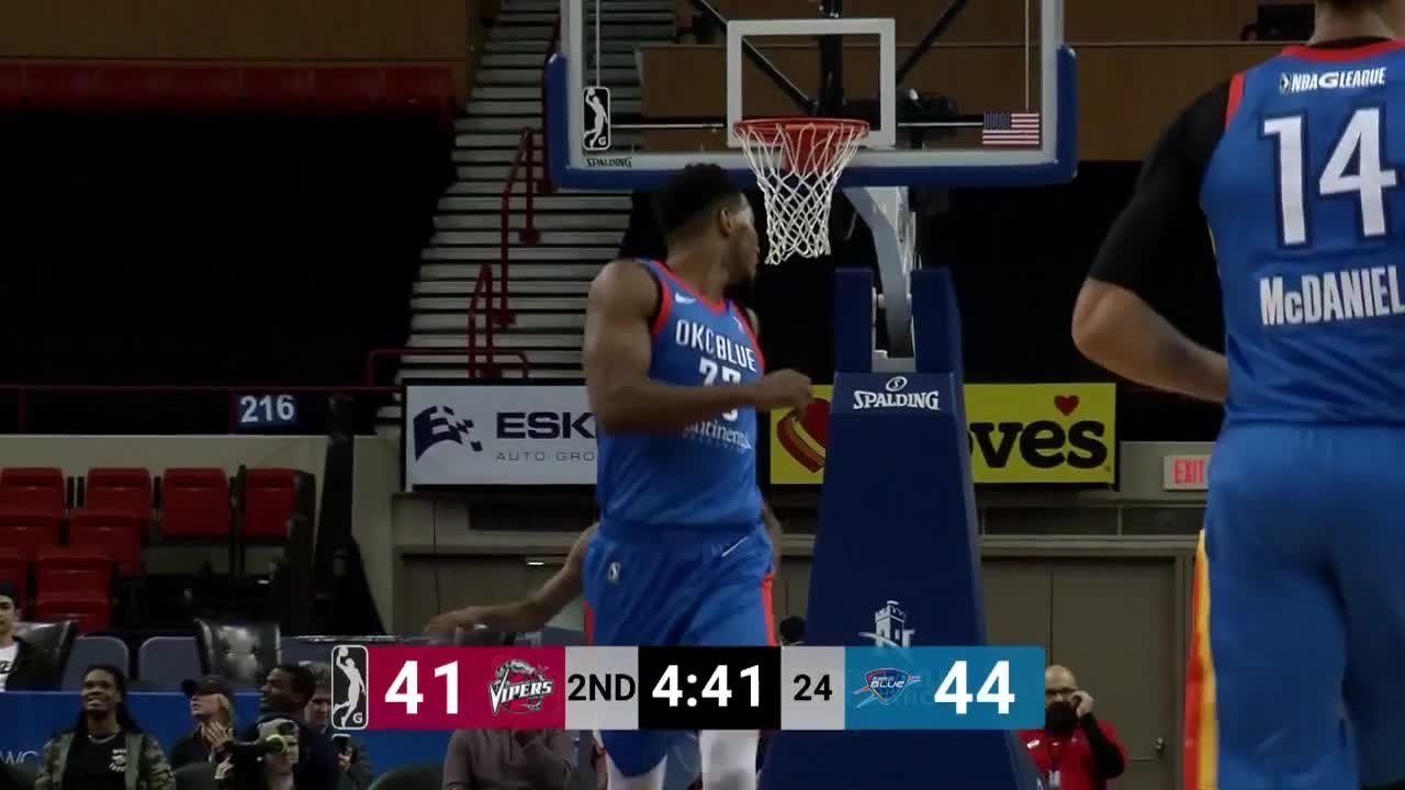 Chris Wright rattles the rim on the finish!