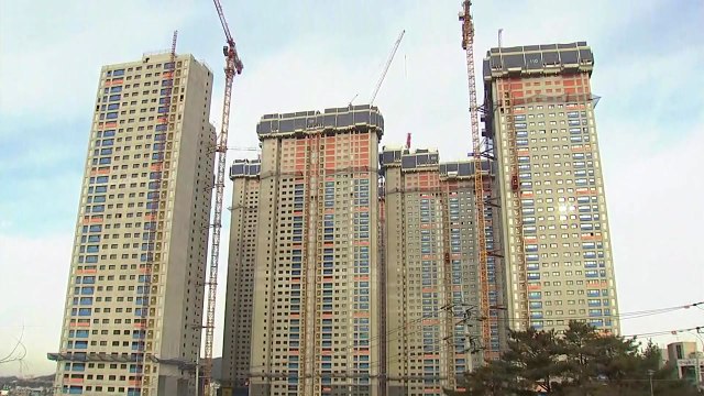 아파트 공사장서 일산화탄소 중독...2명 숨져 / YTN