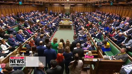 Télécharger la video: British PM May's Brexit deal suffers historic defeat in parliament