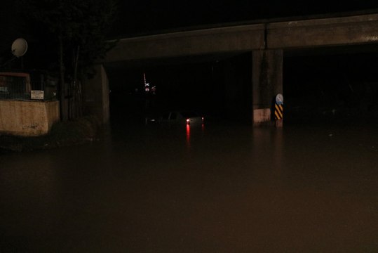 Adana Sağanak Yağışa Teslim Oldu