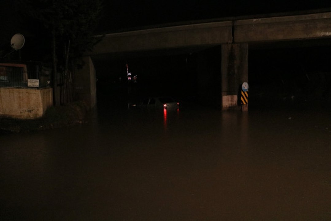 Adana Sağanak Yağışa Teslim Oldu