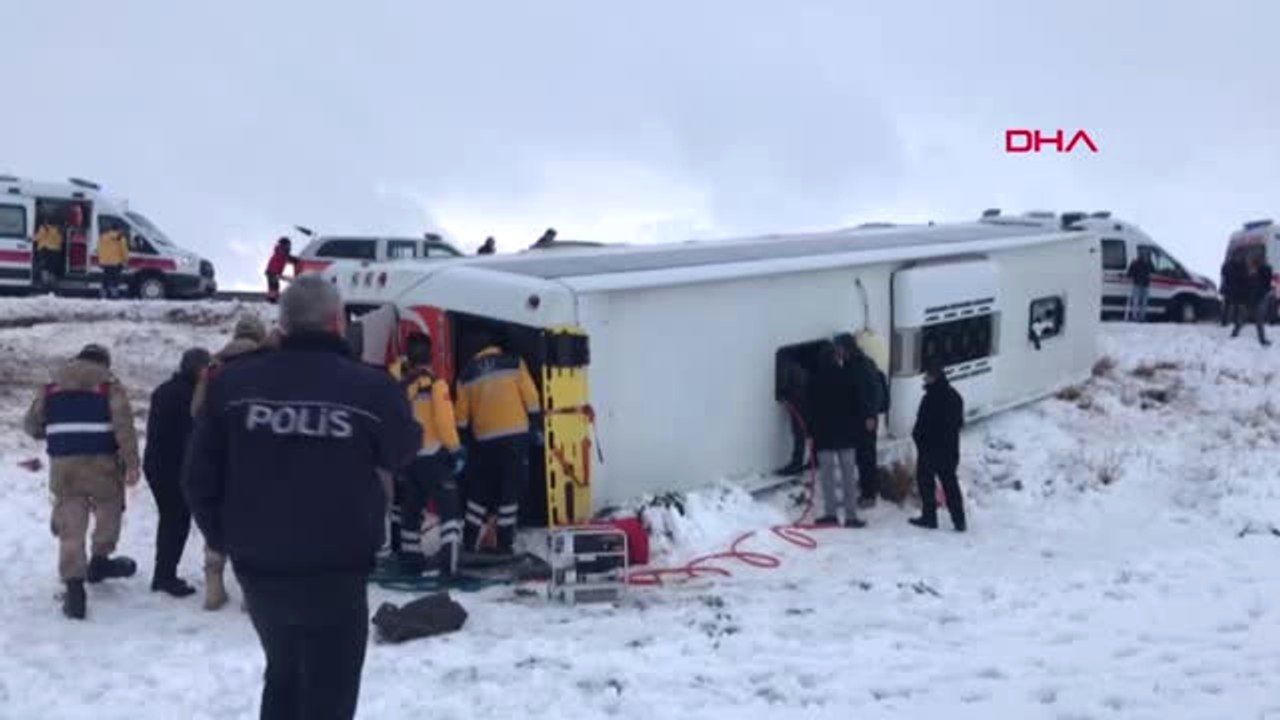 Sivas' In Ulaş İlçesi Yakınlarında Yolcu Otobüsü Devrildi-2