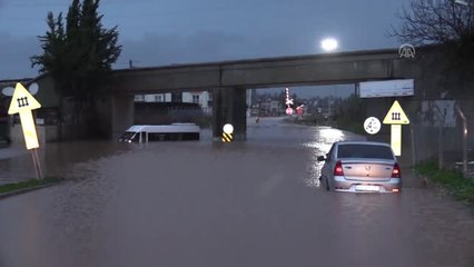 Suda Mahsur Kalan İşçi Servisindeki 17 Kişi Kurtarıldı