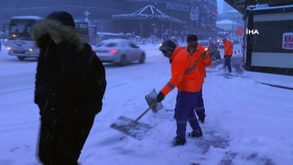 Nevşehir Güne Yoğun Kar Yağışı İle Başladı