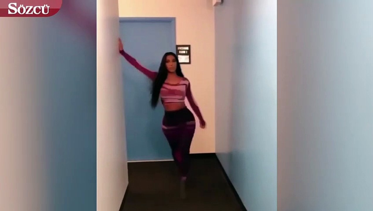 Kim Kardashian ve kardeşlerinin podyum yürüşüyü