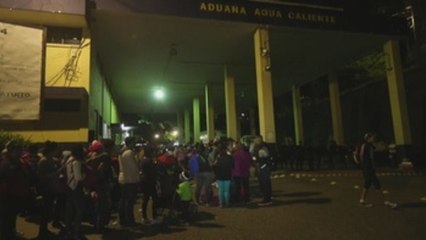 Familias hondureñas entran registradas a Guatemala por Agua Caliente