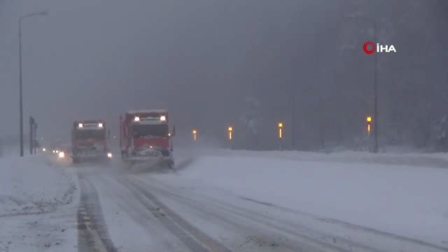 Bolu Dağı'nda Ağır Araçların Geçişine 15 Saattir İzin Verilmiyor