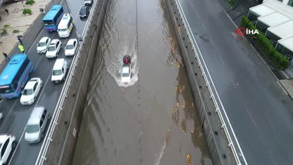 Adana'da Yağmur Trafiği Felç Etti