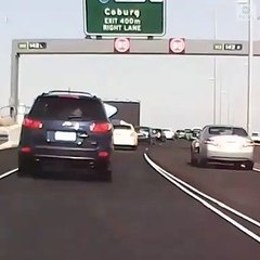 Australie : chute d'un panneau d'autoroute près de Melbourne
