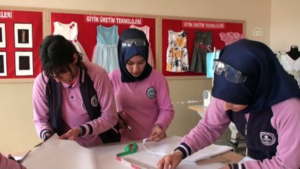 Ücretli poşet uygulamasına diktikleri çantalarla destek verdiler - AĞRI