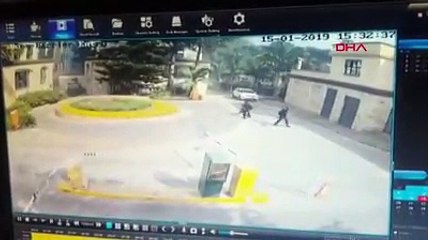 Kenya'da silahlı saldırganların otele baskın anları kamerada