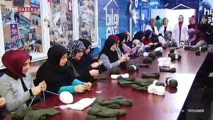 Sakaryalı annelerden Mehmetçik için yün bere