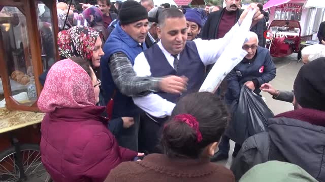 Pazar Filesi Dağıtımında İzdiham...vatandaşlar Dağıtılan Fileyi ve Pazar Arabasını Almak İçin...