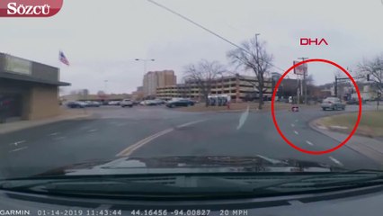 Çocuk, araç koltuğuyla yola düştü; annesi fark etmedi