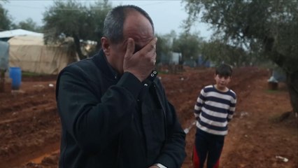 استمرار الأمطار يفاقم الأوضاع الإنسانية للسورين على الحدود التركية