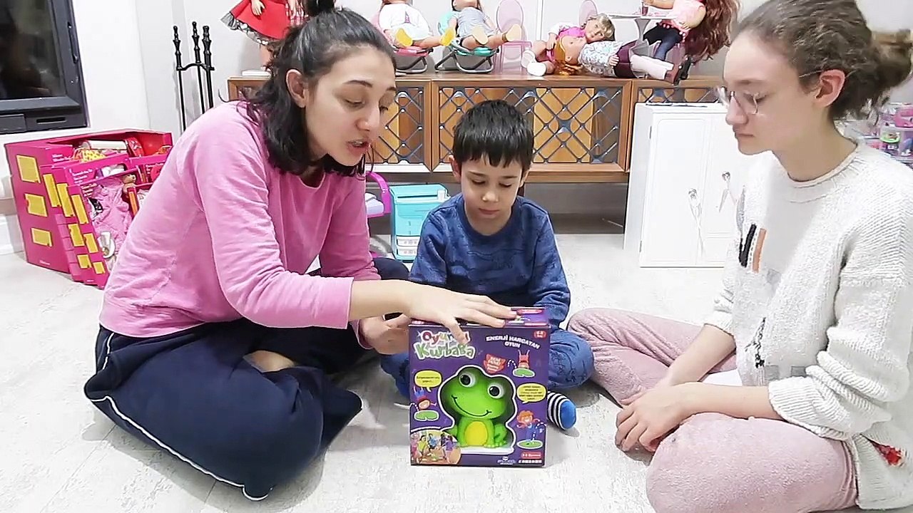 Annem Yokken Eğlenceli Oyun Oynadık!! Oyuncu Kurbağa Oyunu Dikkatli Olan Kazansın! Bidünya Oyuncak