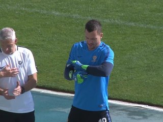 خلف الكواليس: أجواء منتخب أستراليا عقب بلوغه الدور الـ16