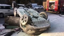 Sarıyer'de otomobil ambulansa çarparak takla attı: 1 yaralı