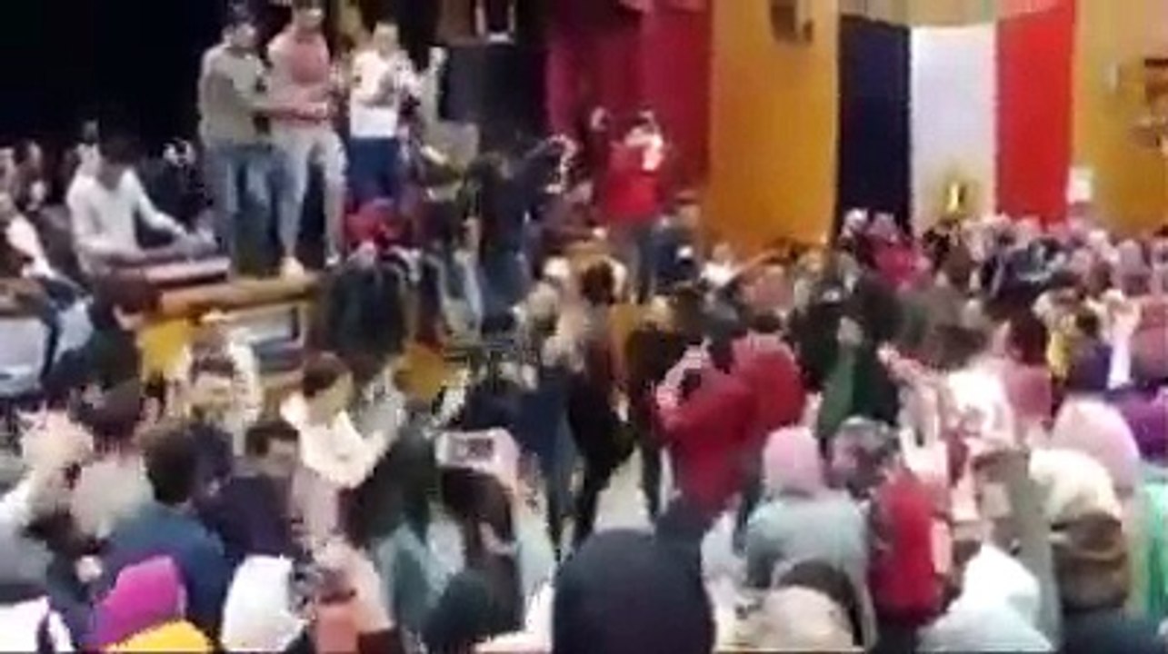 "دكاترة" طب المنصورة يرقصون على أغنية مافيا داخل الجامعة