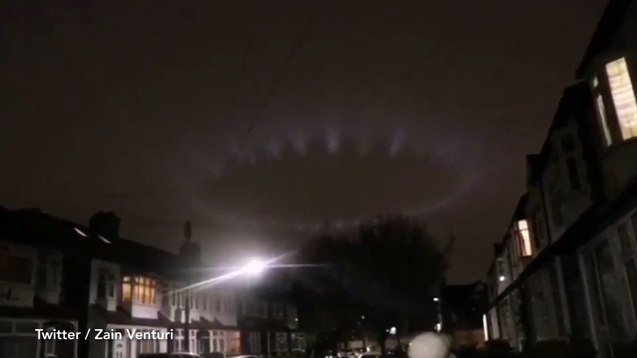 Círculo estranho de luz brilha acima do leste de Londres