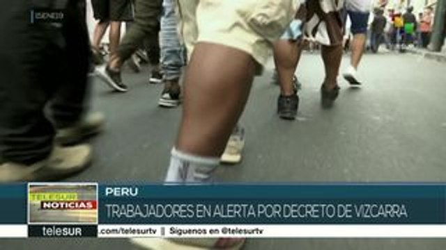 Trabajadores peruanos marchan contra recortes de derechos laborales