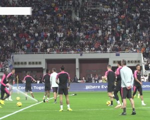 Download Video: Neymar leads PSG training in front of 15,000 fans in Qatar