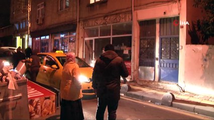 İSTANBUL-EK) Esenler'de vatandaşların üzerine iş yeri tabelası düştü: 4 yaralı