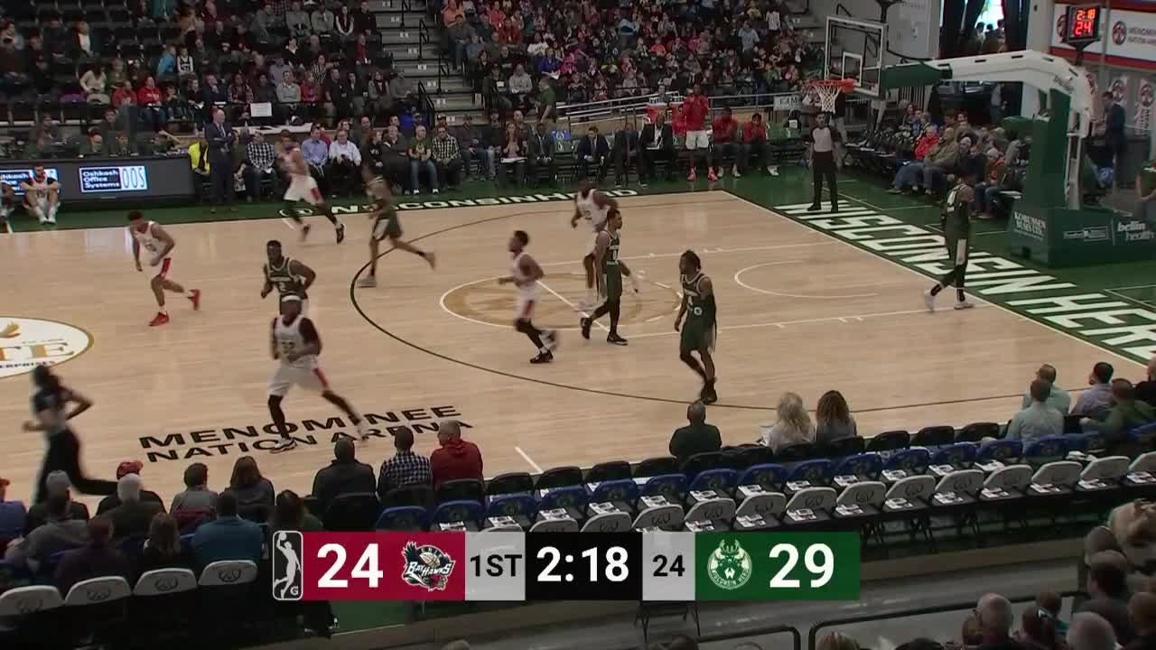 Alex Poythress flies in for the alley-oop slam