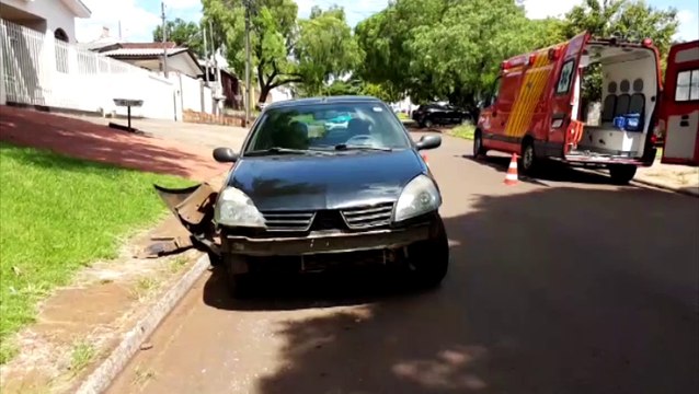 Motociclista tem suspeita de fratura após bater com carro