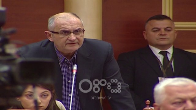 Ora News – Maxhoranca miraton pa debat Ministrat e rinj, opozita ikën nga Kuvendi