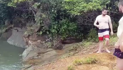 Le plat affreux.. Un plongeon dont il se rappellera !