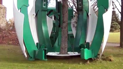 Ecologie : cette machine permet de déplacer les arbres sans avoir à les couper.