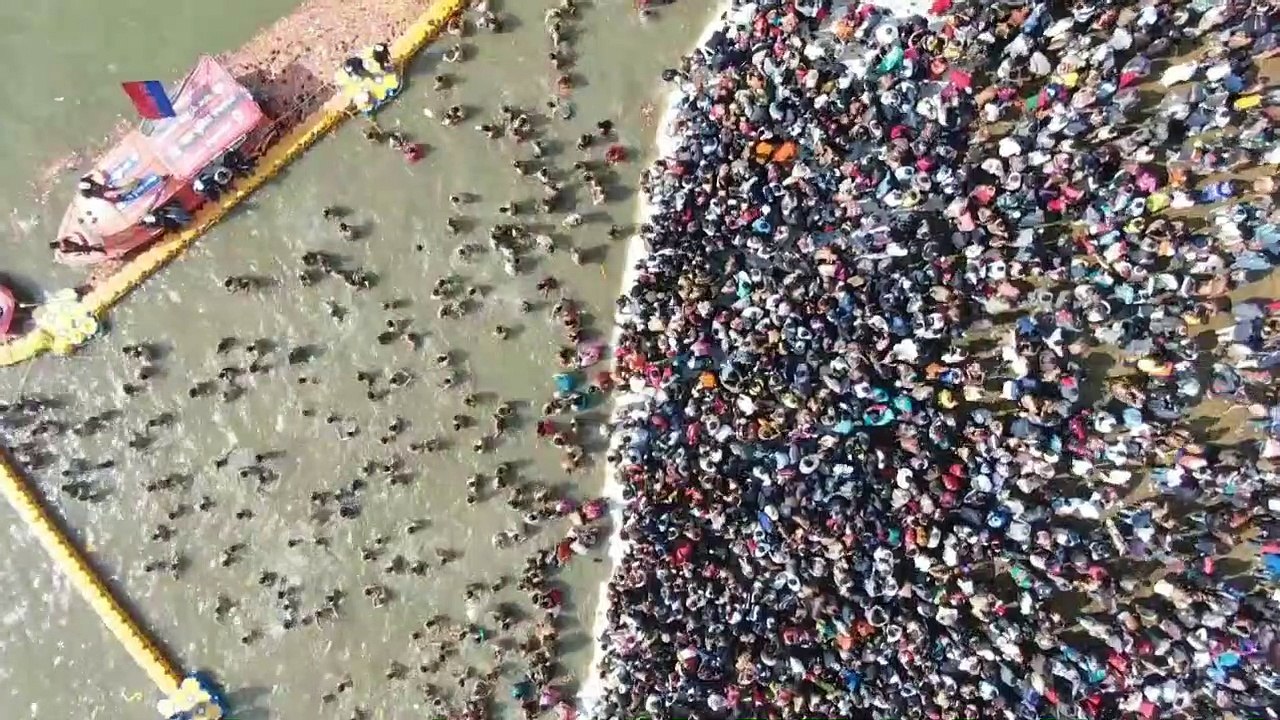India: drone images of spectacular Hindu festival